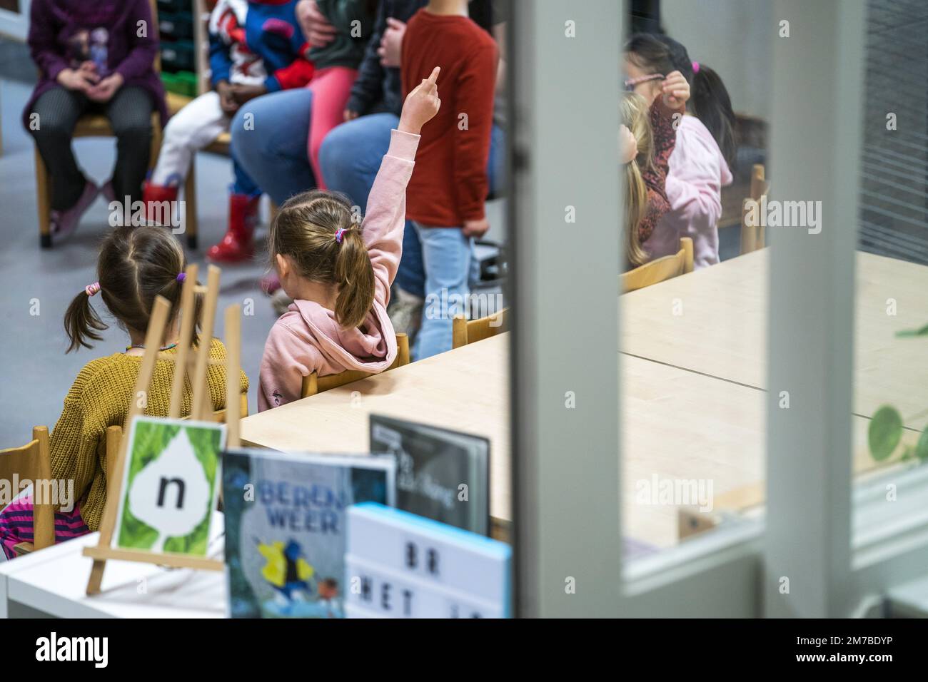 VLEUTEN - Etudiants de l'école primaire Zonnekorld pendant la première journée d'école de la nouvelle année. Les écoles primaires et secondaires reprendront après les vacances de Noël. ANP JEROEN JUMELET pays-bas sortie - belgique sortie Banque D'Images