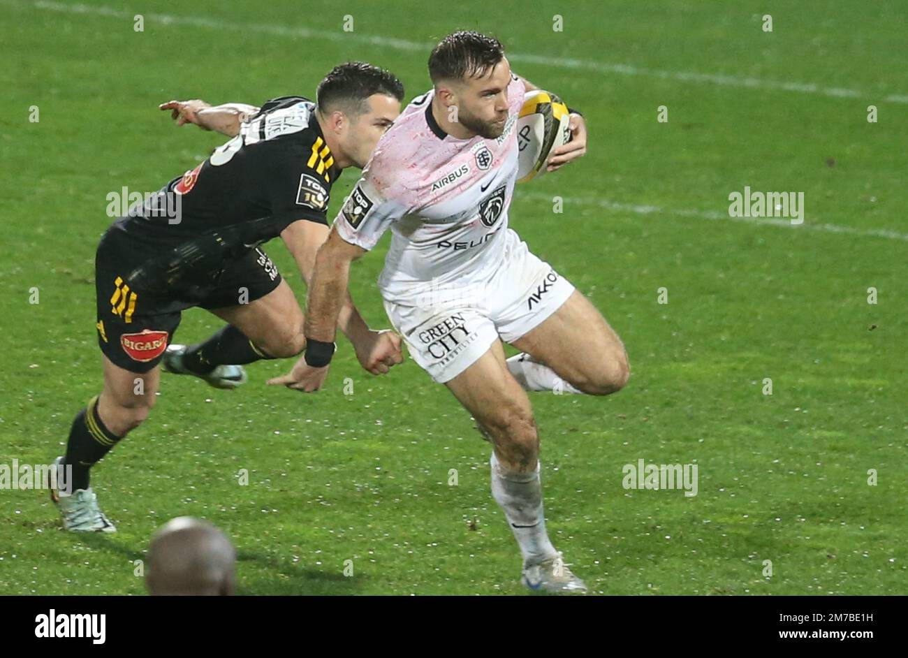 Paul Graou du Stade Toulousain et Brice Dulin du Stade Rochellais lors