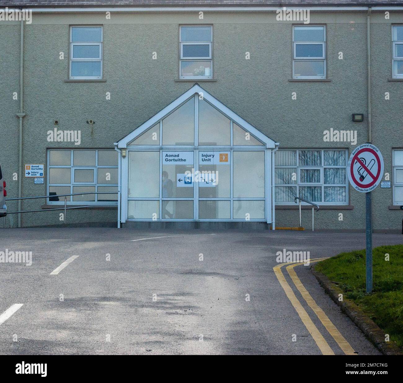 Bantry West Cork Ireland, lundi 9 janvier 2023 ; l'unité locale des blessures (LIU) de l'hôpital général de Bantry a été fermée ce matin en raison d'une pénurie de personnel. La décision a été prise vendredi soir, à la suite de tentatives de la direction de l'hôpital pour obtenir une couverture de Locum. La direction de l'hôpital a déclaré que tous les efforts ont été faits pour obtenir le personnel et éviter de fermer l'unité qui a été ouverte en août dernier par alors Taoiseach Micheál Martin. Il est conseillé aux patients de consulter leur médecin généraliste si un traitement est nécessaire ou de composer le 112/999 en cas d'urgence pour une ambulance. Credit ; ED/Alay Live News Banque D'Images