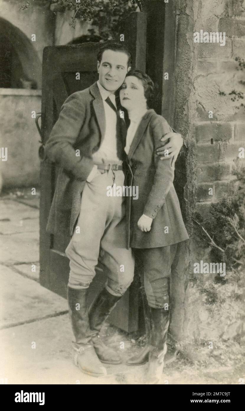 L'acteur Ricardo Cortez et l'actrice Jetta Gondal dans le film The Spaniard, 1925 Banque D'Images