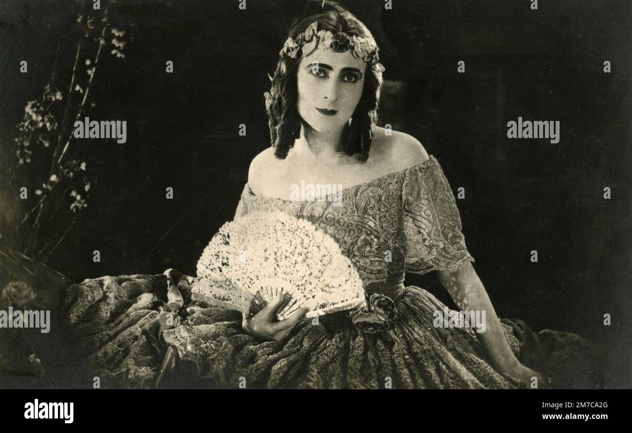 Portrait de l'actrice de film muet polonaise-italienne Soava Gallone aka Stanisława Winawerówna dans le film The Fiery Cavalcade, 1925 Banque D'Images