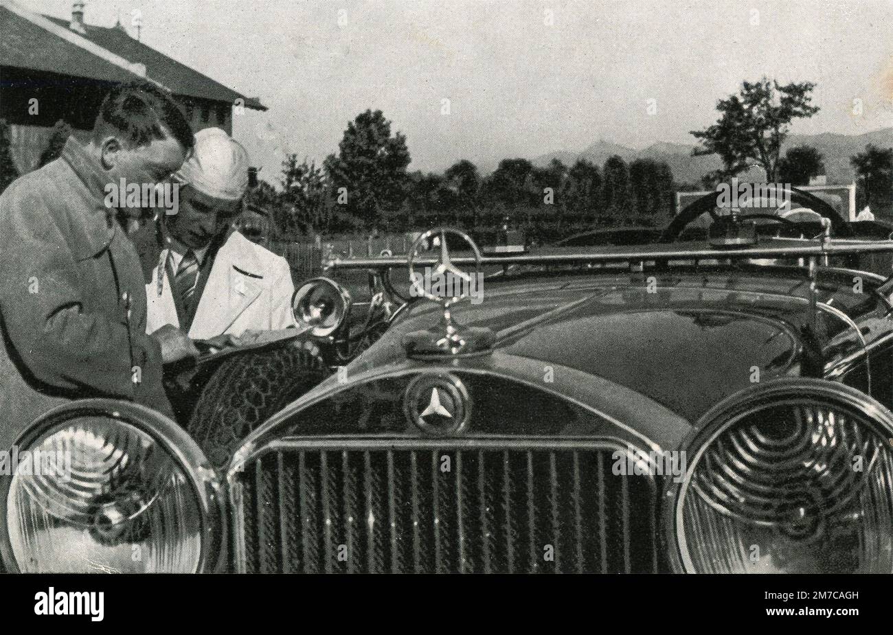 Le dictateur allemand Adolf Hitler voyageant avec la voiture, Allemagne 1930s Banque D'Images