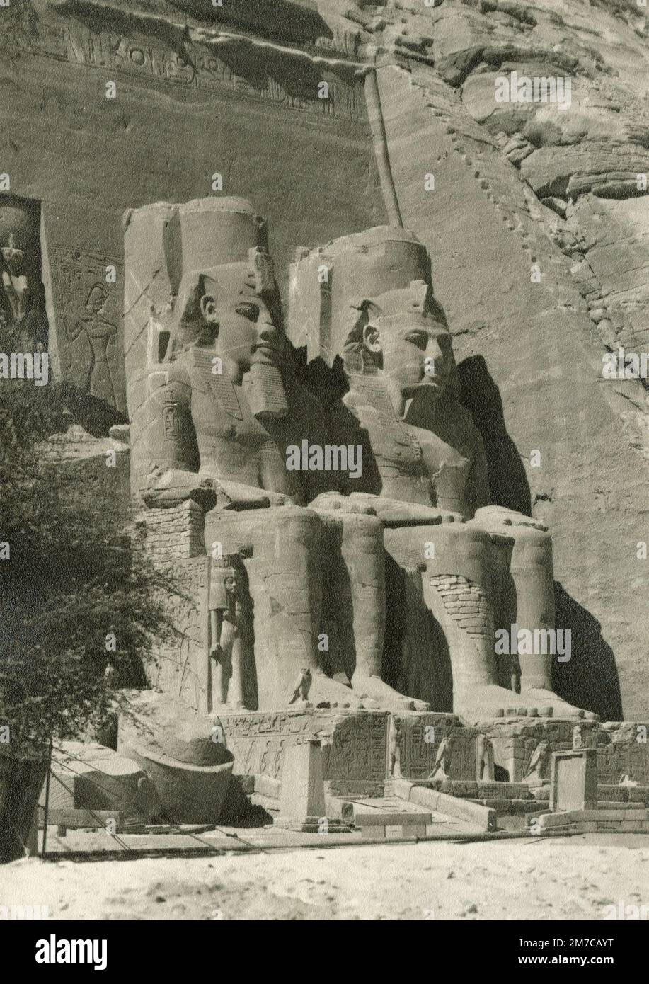 Les Colossi au Grand Temple d'Abou Simbel, Égypte 1950s Banque D'Images