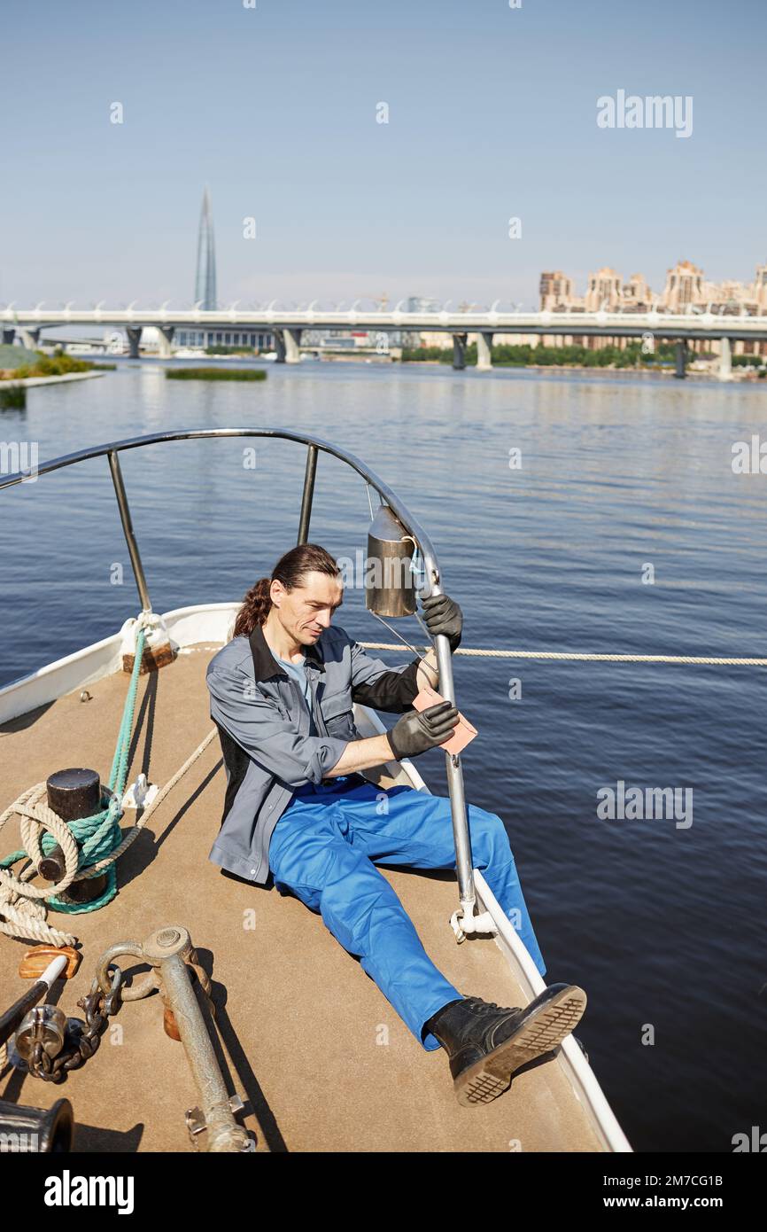 Cleaning boat Banque de photographies et d'images à haute résolution - Alamy