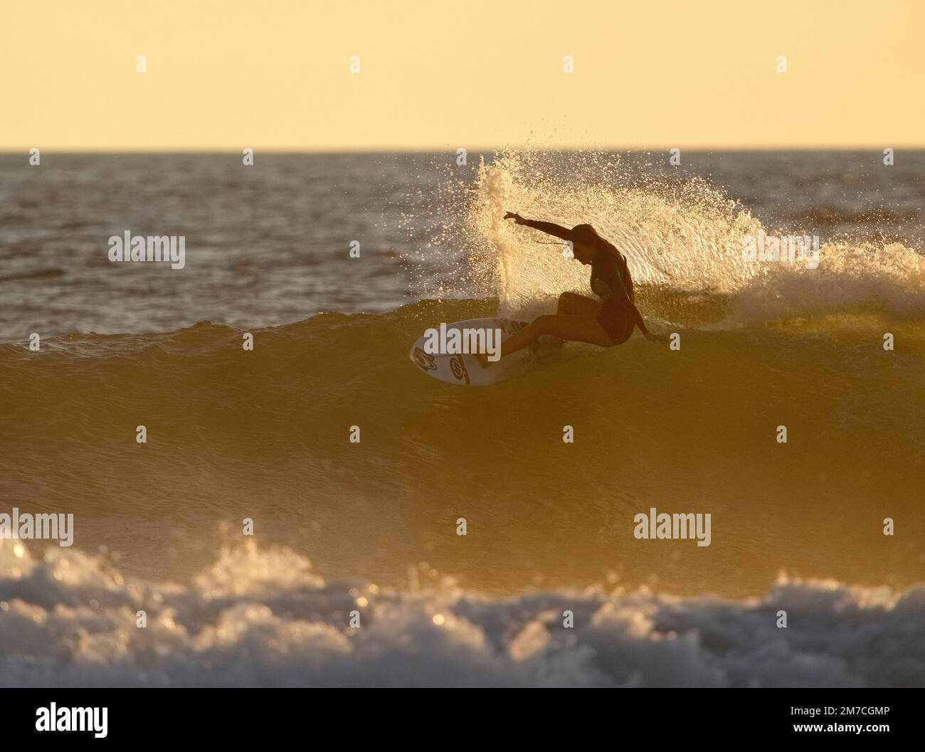 Surfeur à Maspalomas Gran Canaria Espagne Banque D'Images