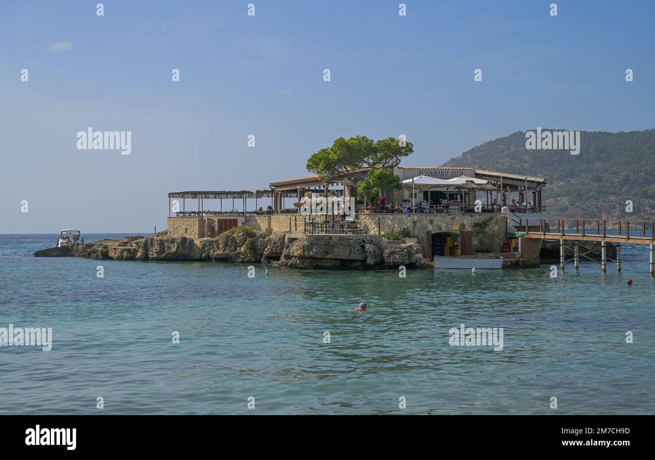 Insel mit Restaurant in der Bucht von Camp de Mar, Mallorca, Espagnol Banque D'Images