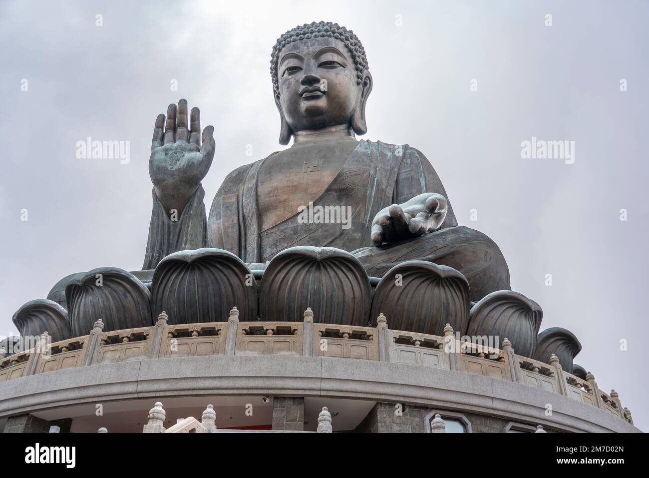 le-bouddha-tian-tan-est-le-grand-bouddha-et-est-une-grande-statue-de