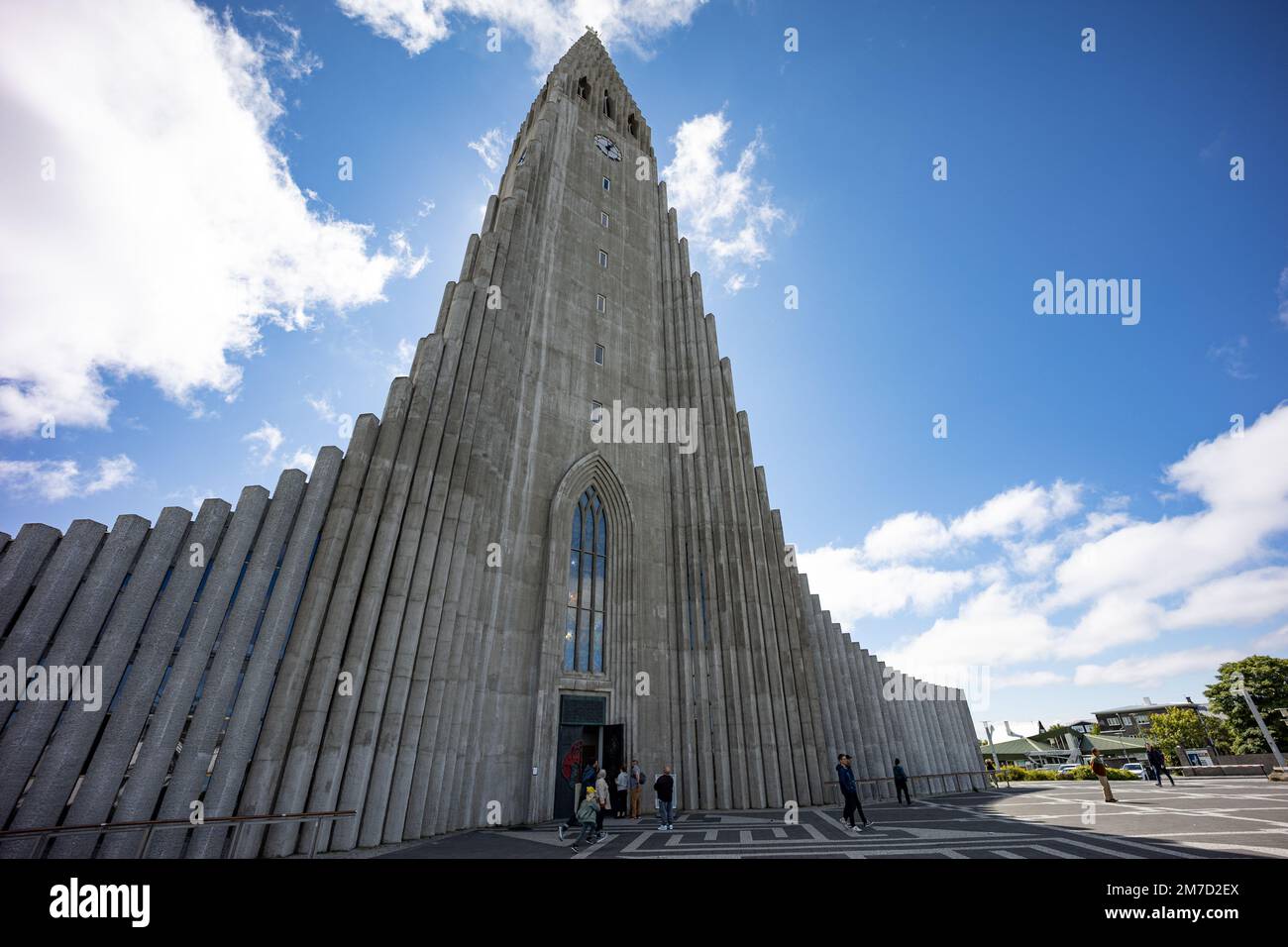 Hallgrímskirkja (Église de Hallgrímur) est une église paroissiale luthérienne de Reykjavík, en Islande. À 74,5 mètres (244 pieds) de haut, c'est le Banque D'Images