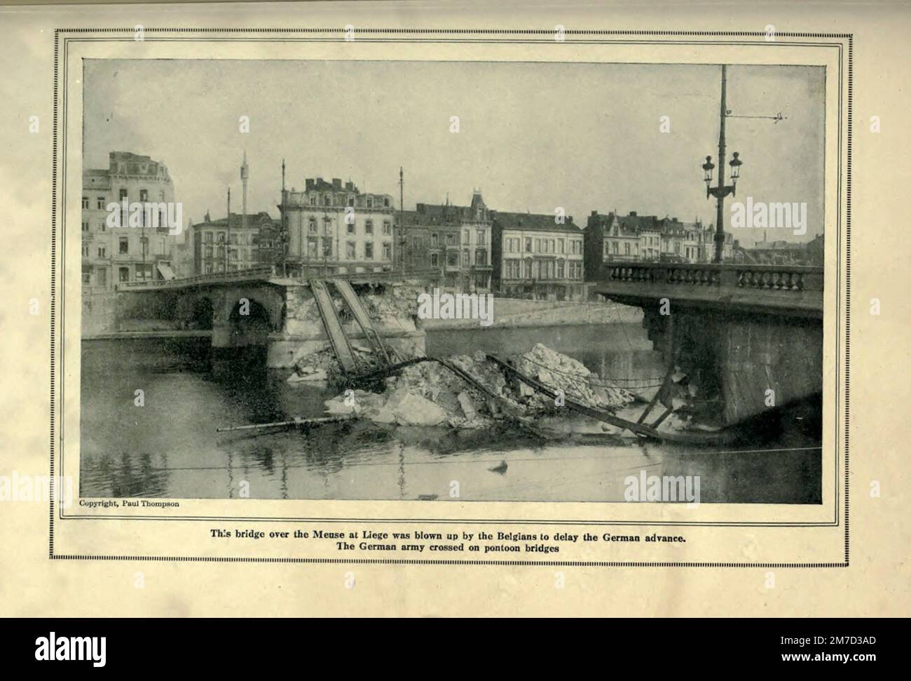 Pont détruit par les Belges à Liège à partir du livre l'histoire de la grande guerre; les registres historiques complets des événements à ce jour LES DOCUMENTS DIPLOMATIQUES ET D'ÉTAT par Reynolds, Francis Joseph, 1867-1937; Churchill, Allen Leon; Miller, Francis Trevelyan, 1877-1959; Wood, Leonard, 1860-1927; Knight, Austin Melvin, 1854-1927; Palmer, Frederick, 1873-1958; Simonds, Frank Herbert, 1878-; Ruhl, Arthur Brown, 1876- Volume II publié en 1920 Banque D'Images