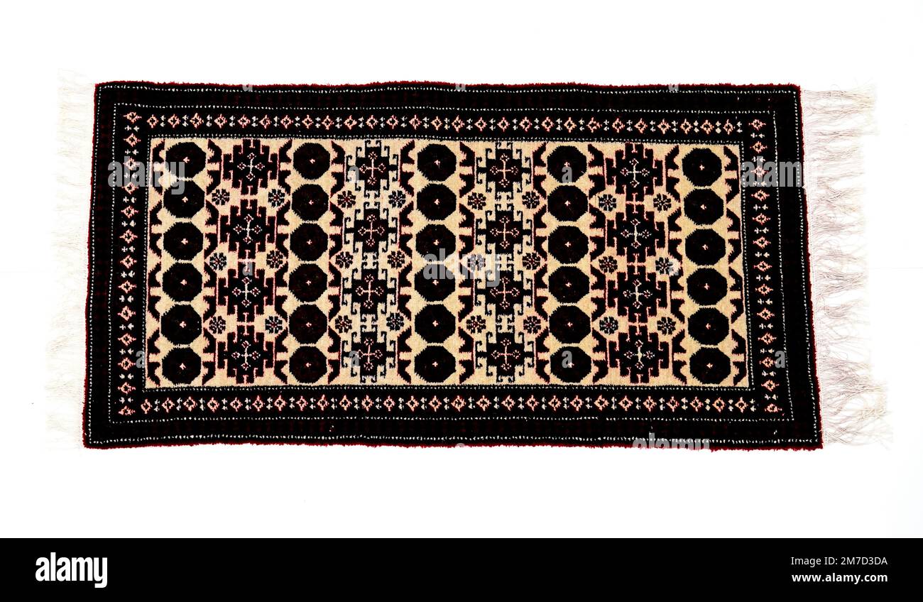 Différents beaux tapis artisanaux turcs orientaux sur fond blanc Banque D'Images