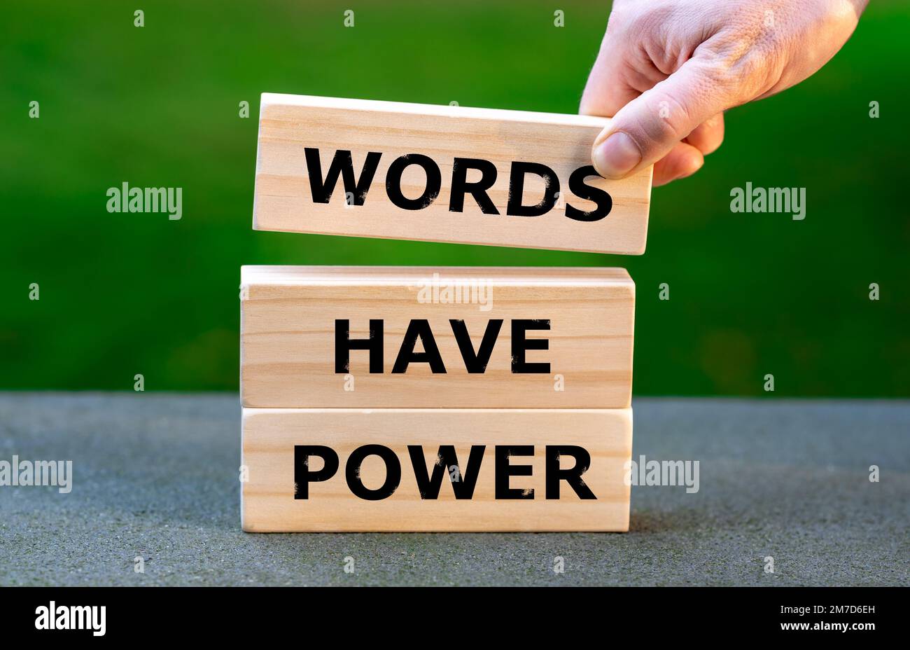 Les blocs forment l'expression « les mots ont la puissance ». Banque D'Images