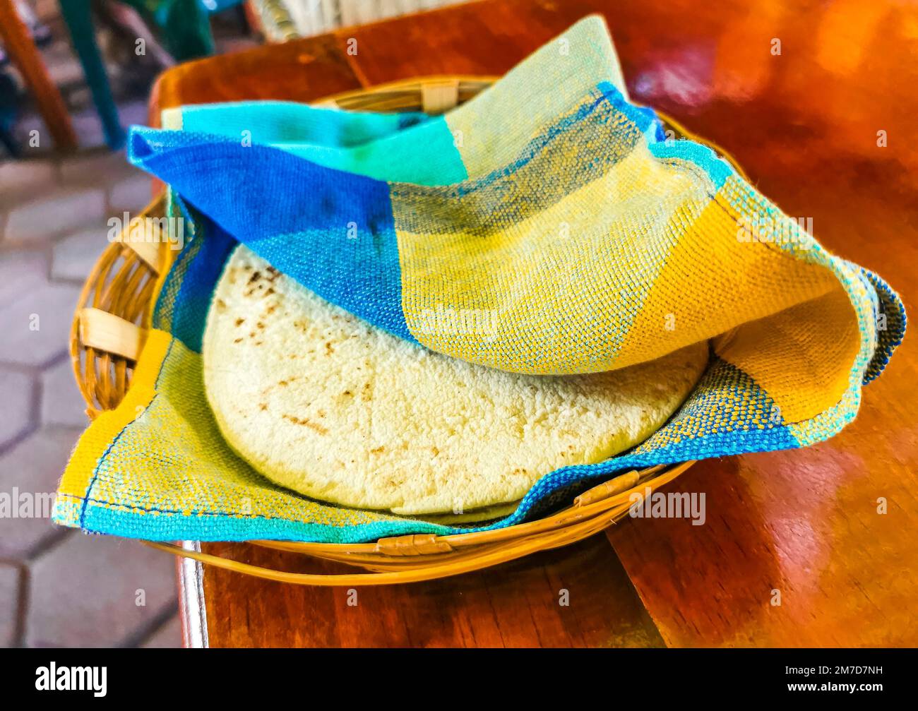 Plats mexicains typiques Tortas Tacos Empanadas tortillas et tamales à El Cafecito à Zicatela Puerto Escondido Oaxaca Mexique. Banque D'Images