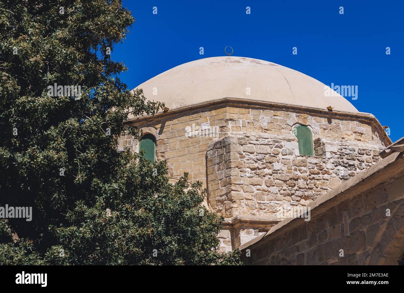 Dôme de Hala Sultan Tekkesi - Mosquée d'Umm Haram dans la ville de Larnaca, pays insulaire de Chypre Banque D'Images