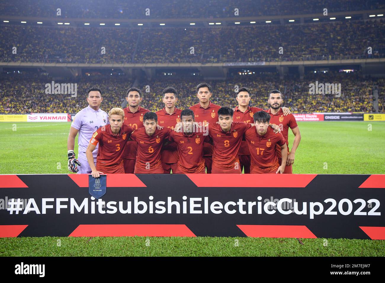 Kuala Lumpur, Malaisie. 07th janvier 2023. Les joueurs thaïlandais posent pour une photo de groupe avant le match de la coupe Mitsubishi Electric AFF 2022 entre la Malaisie et la Thaïlande au Bukit Jalil National Stadium. Note finale; Malaisie 1:0 Thaïlande. (Photo par Amphol Thongmueangluang/SOPA Images/Sipa USA) crédit: SIPA USA/Alay Live News Banque D'Images