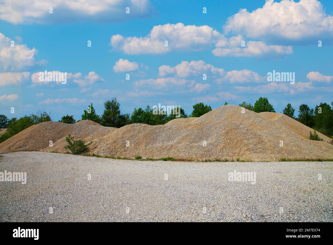 Gravier de construction de dépôts paysage avec des nuages Banque D'Images