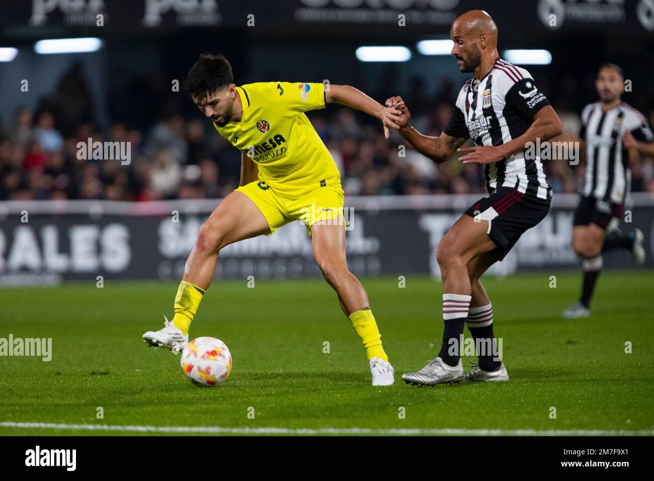 Manuel MORLANES ARIÑO de Villarreal CF et Mikel Rico du FC Cartagena se battent pour le ballon pendant le match, pendant le match de coupe, FC Cartagena contre Vill Banque D'Images