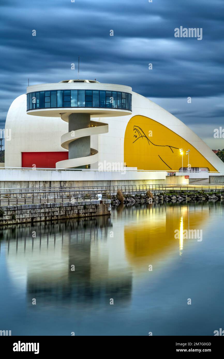 Centre culturel international Oscar Niemeyer (Centro Niemeyer), Aviles, Asturies, Espagne Banque D'Images