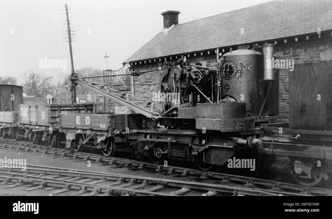 Une grue à vapeur Wilson de 5 tonnes à la station Carstairs sur le chemin de fer Caledonian. Banque D'Images