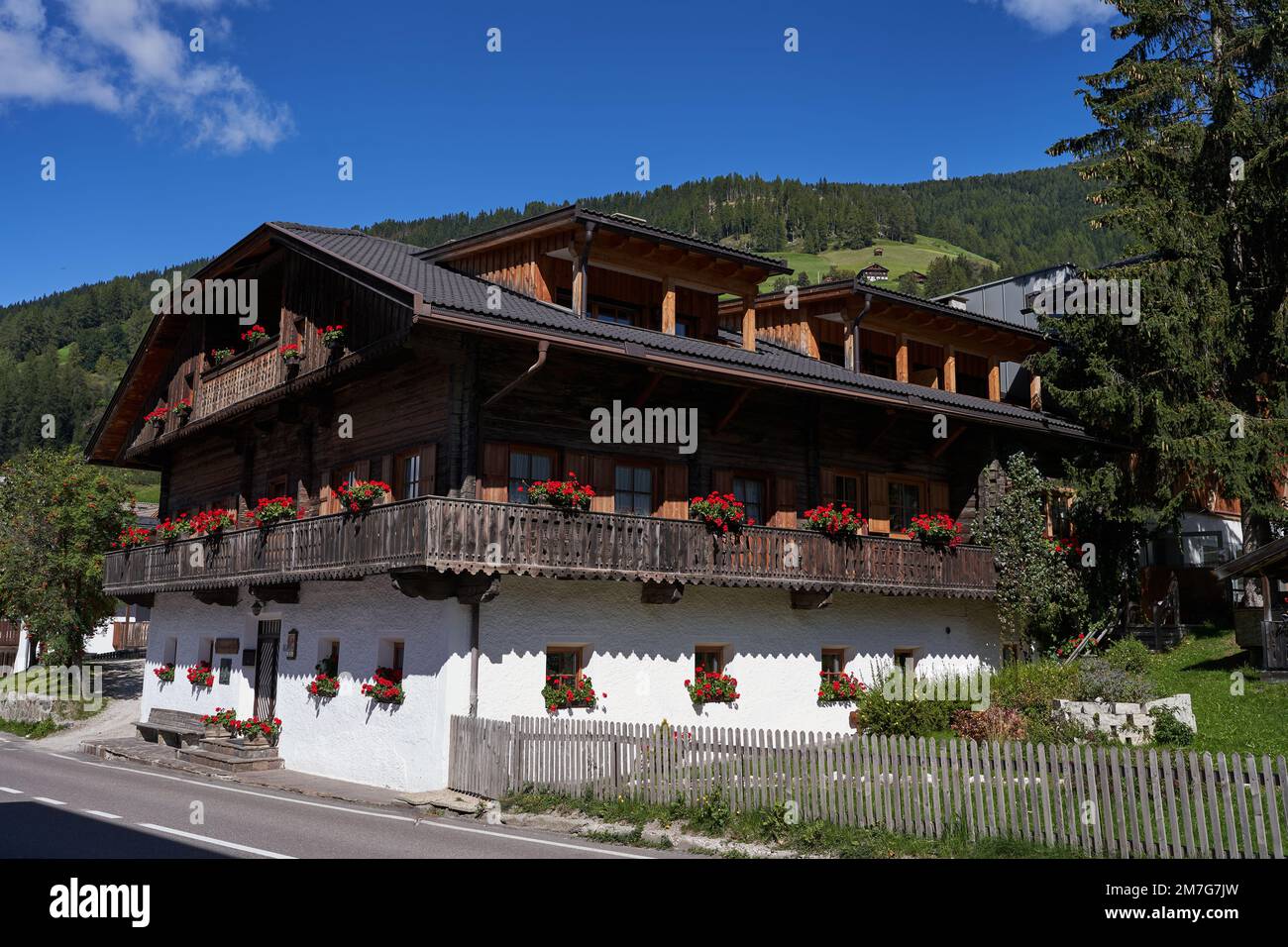 Sesto-Sexten, Italie - 19 septembre 2022 - le charmant village de Sexten/Sesto est niché dans le monde montagneux saisissant des Dolomites Sexten Banque D'Images