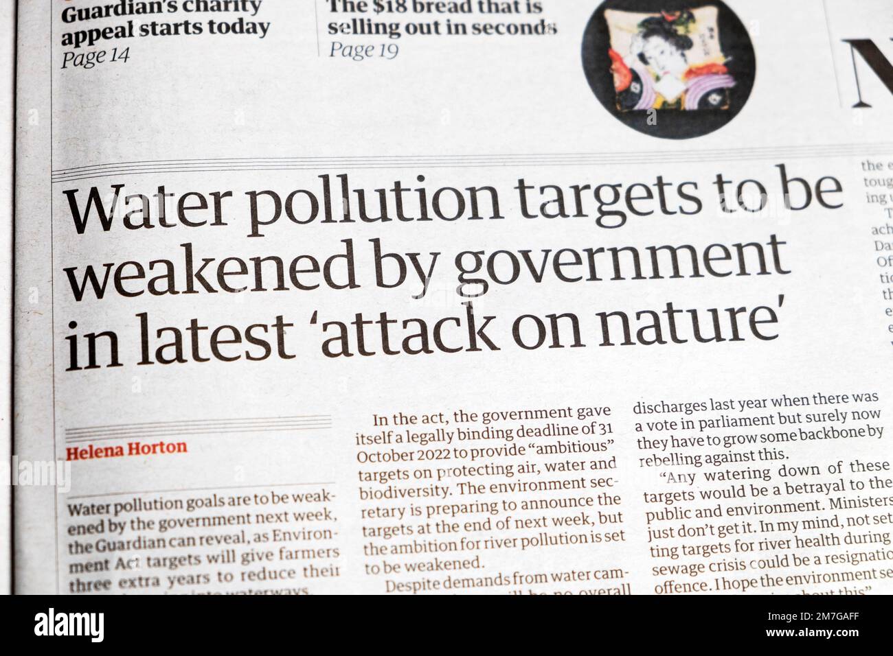 "Les objectifs de pollution de l'eau seront affaiblis par le gouvernement lors de la dernière attaque contre la nature" journal Guardian Headline environnement clipping 10 décembre 2022 Royaume-Uni Banque D'Images