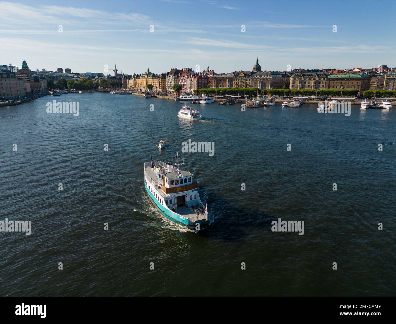 Vue aérienne du petit bateau de banlieue Emelie à Stockholm, Suède Banque D'Images