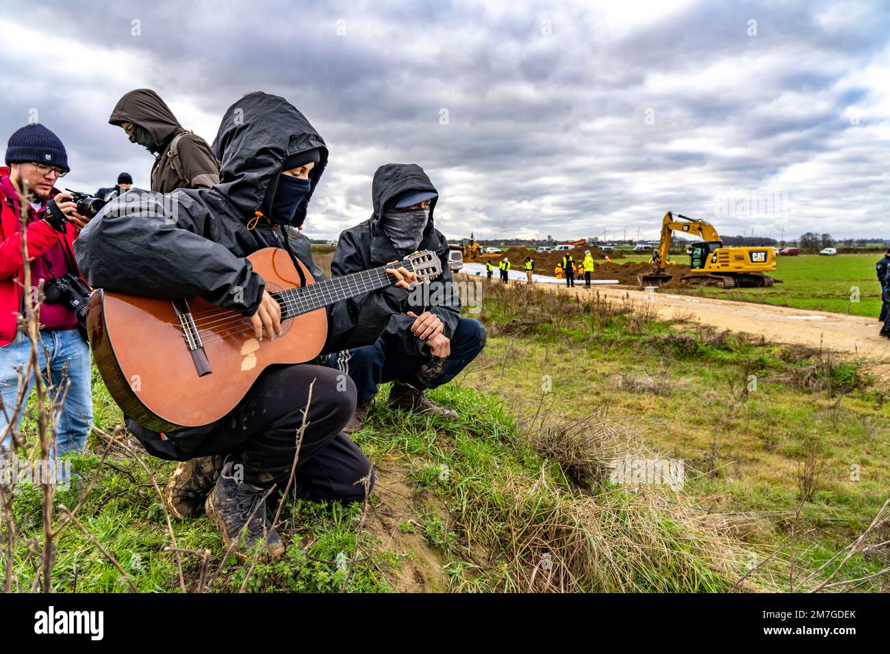 Début de l'éviction du hameau de Lützerath à la mine de lignite de Garzweiler 2 opencast, les activistes tentent de faire obstruction à la préparation de la prochaine e Banque D'Images