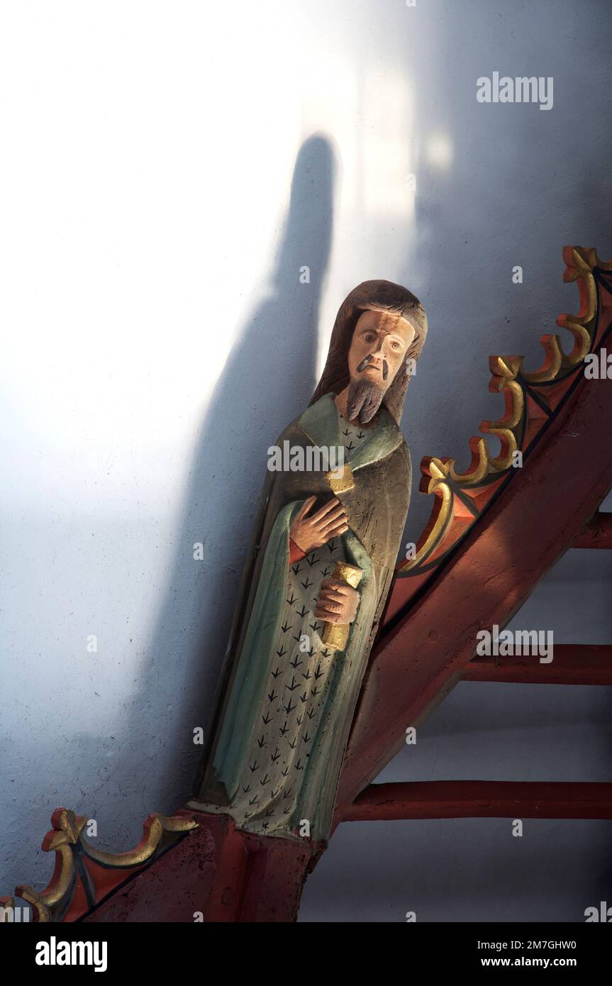 Figurine en bois de Saint Jude AKA Lebbaeus. Une des douze sculptures représentant les Apôtres de Jésus dans l'église Saint-Jean-Baptiste, Bere Regis, Dorset, Royaume-Uni. Banque D'Images Figurine en bois de Saint Jude AKA Lebbaeus. Une des douze sculptures représentant les Apôtres de Jésus dans l'église Saint-Jean-Baptiste, Bere Regis, Dorset, Royaume-Uni. Banque D'Images