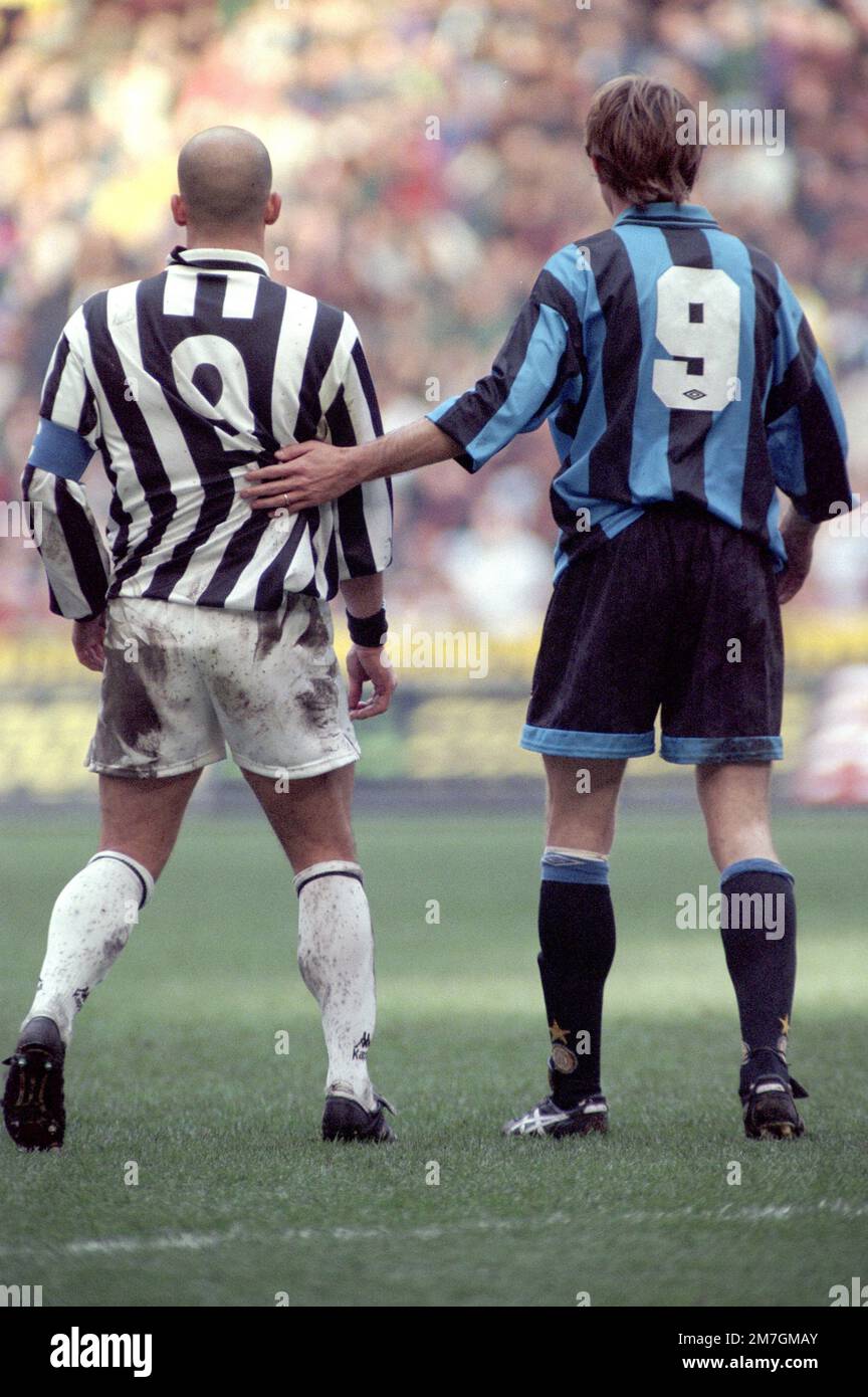 Italie, Turin 1994-1995-1996: Le joueur Juventus FC Gianluca Vialli en action pendant le match de championnat de football série a 1993-94 Banque D'Images