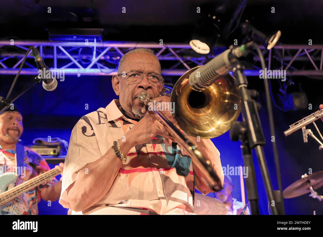 Paris, France. 29th novembre 2022. Fred Wesley et le JB's se produit sur la scène du nouveau matin, sur 29 novembre 2022 à Paris, France. Banque D'Images