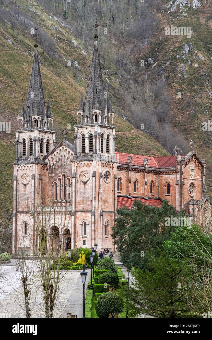 Basilique de Santa Maria la Real de Covadonga, Covadonga, Asturies, Espagne Banque D'Images