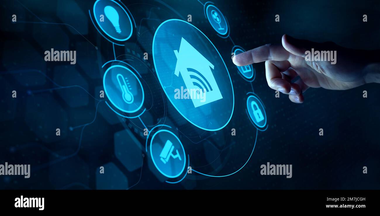 Interface de contrôle de la maison intelligente avec le doigt sur le bouton de l'assistant de la maison intelligente sur le tableau de bord de l'écran virtuel. Connexion sans fil entre les périphériques intelligents, Banque D'Images