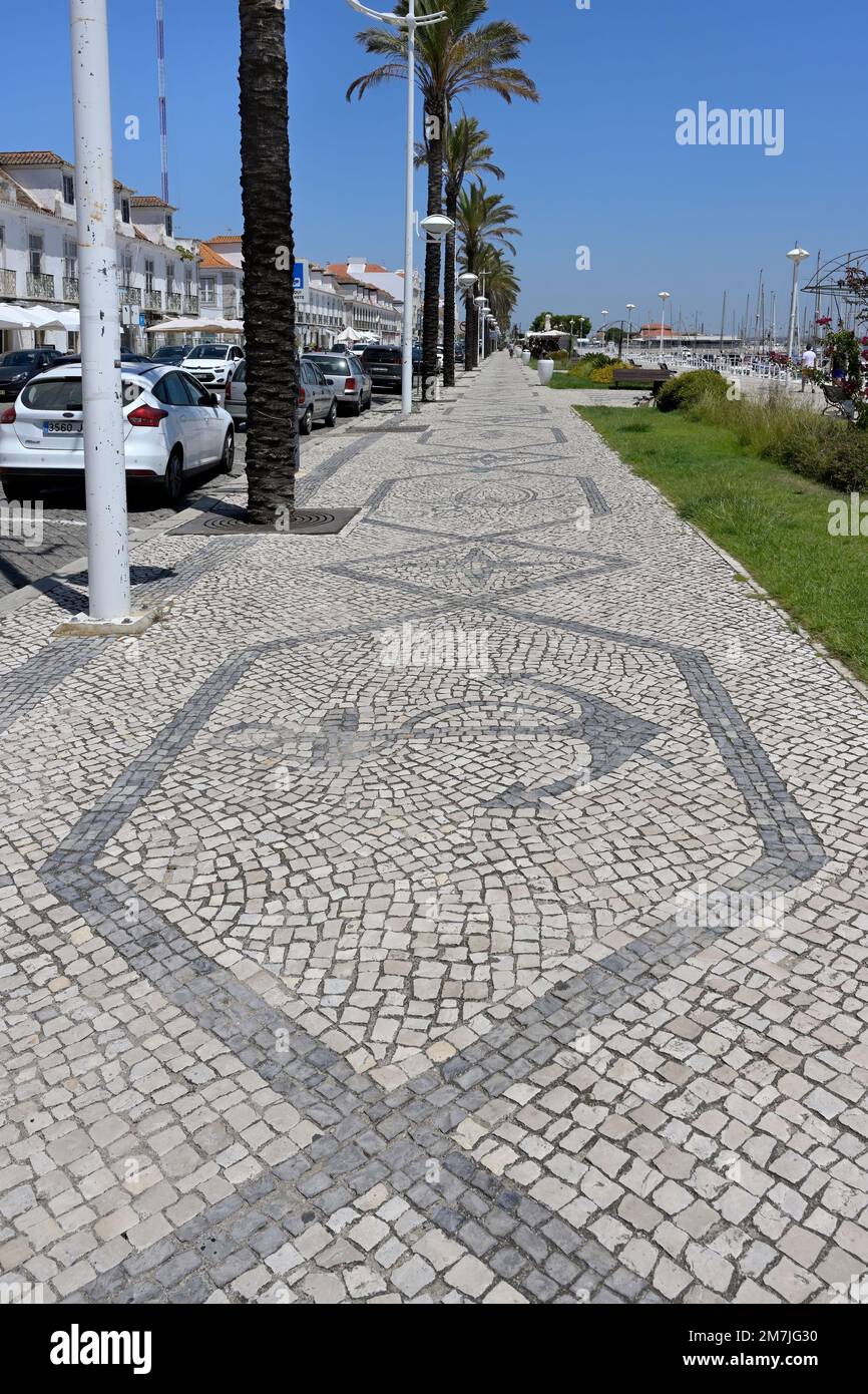 Promenade au bord de l'eau, Vila Real de Santo Antonio, Algarve, Portugal Banque D'Images