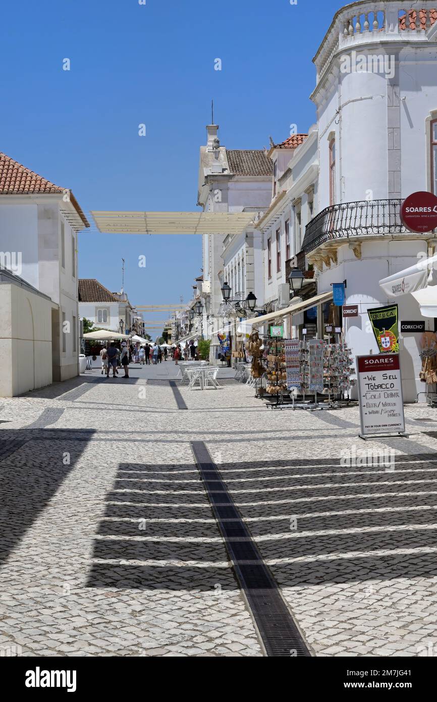 Rue commerçante, Vila Real de Santo Antonio, Algarve, Portugal Banque D'Images