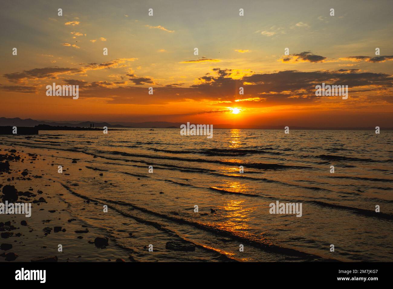 Coucher de soleil doré sur le lac Turkana County, Kenya Banque D'Images