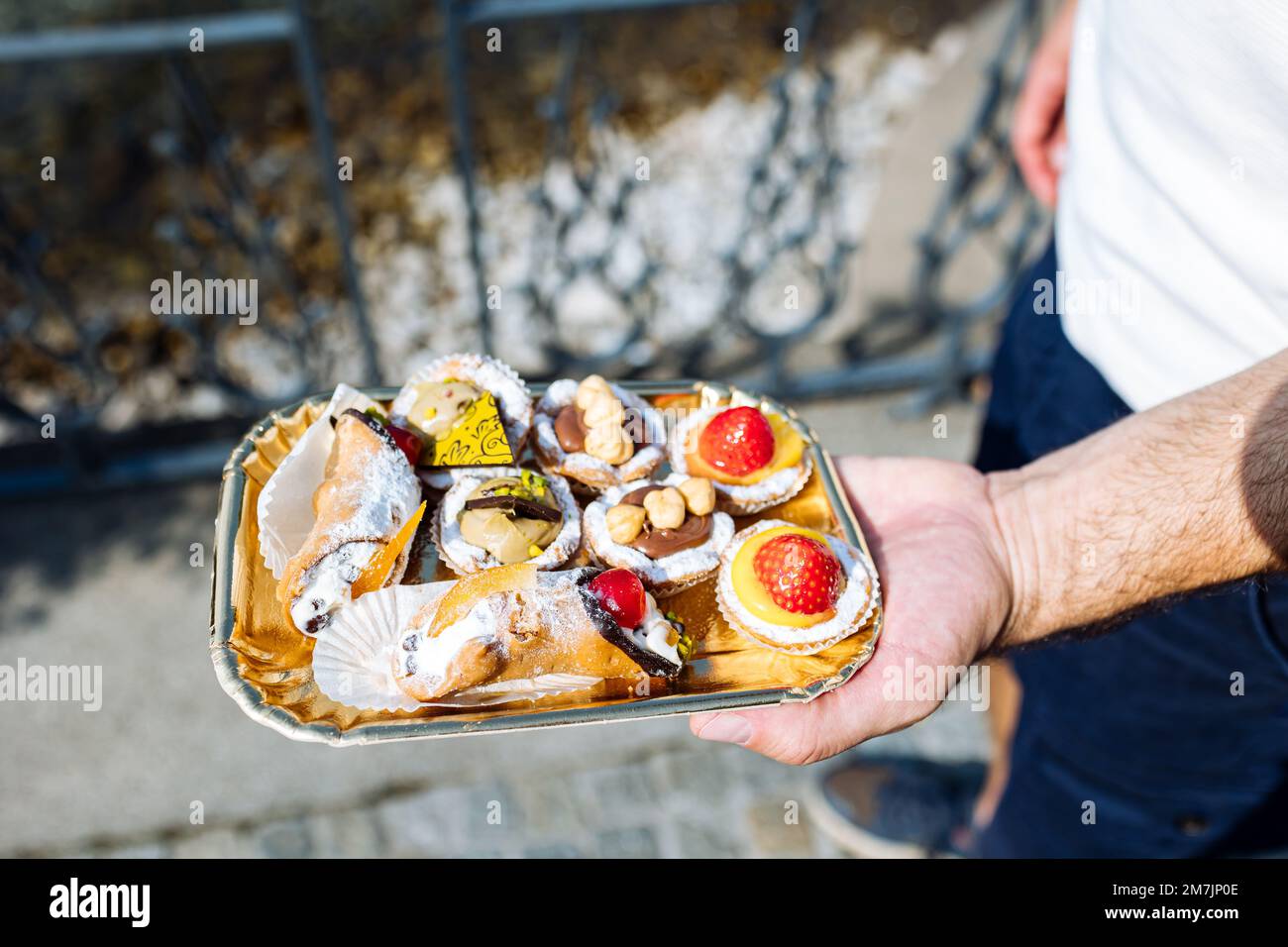 Assortiment de mini gâteaux et tartes, desserts italiens du Bellagio, Italie Banque D'Images