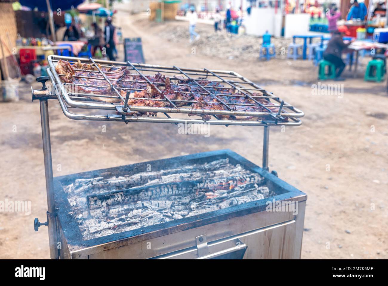 griller du porc à vendre sur les marchés Banque D'Images