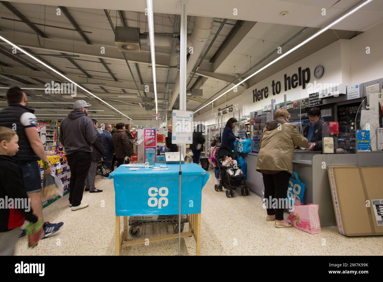 À l'intérieur d'un supermarché alimentaire Co-op Banque D'Images