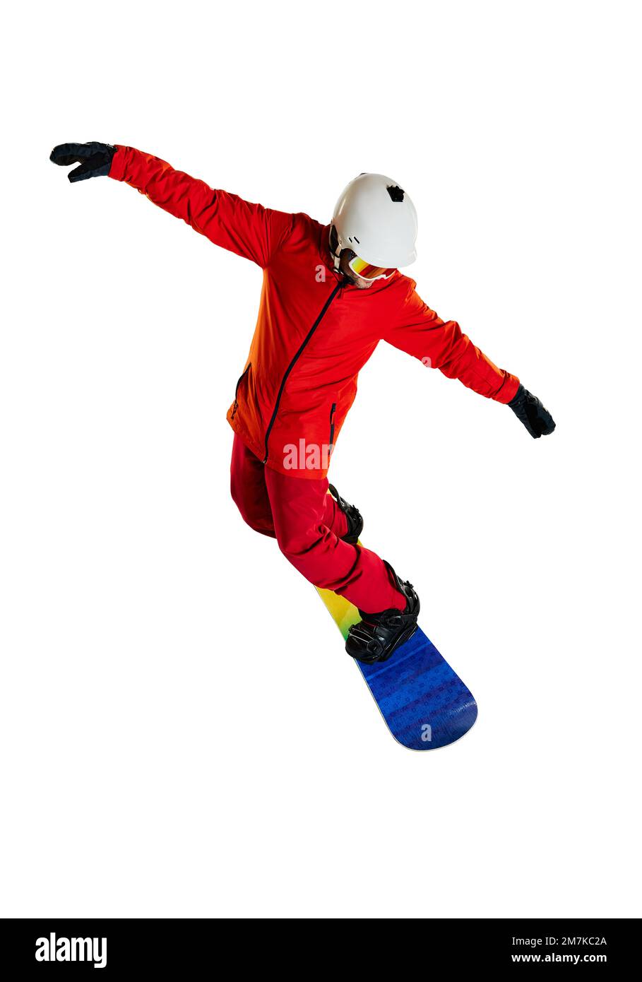 Equilibrage. Portrait de l'homme actif, snowboardeur en uniforme sur snowboard isolé sur fond blanc de studio. Concept de sport d'hiver, action Banque D'Images