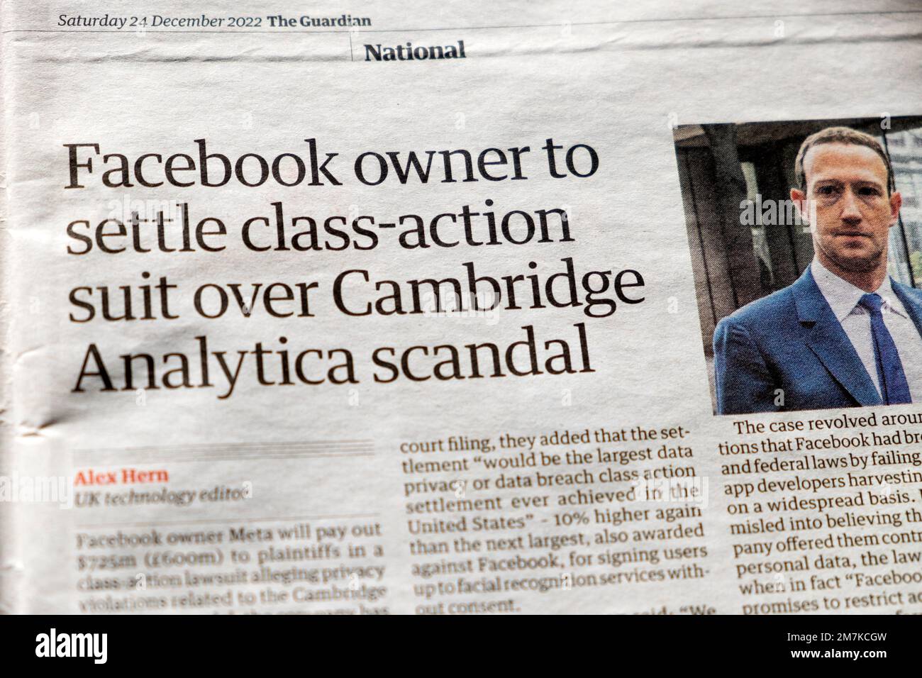 Mark Zuckerberg, « le propriétaire de Facebook va mettre en place une action de classe contre le scandale de Cambridge Analytica » Guardian, article principal du journal 24 décembre 2022 Royaume-Uni Banque D'Images