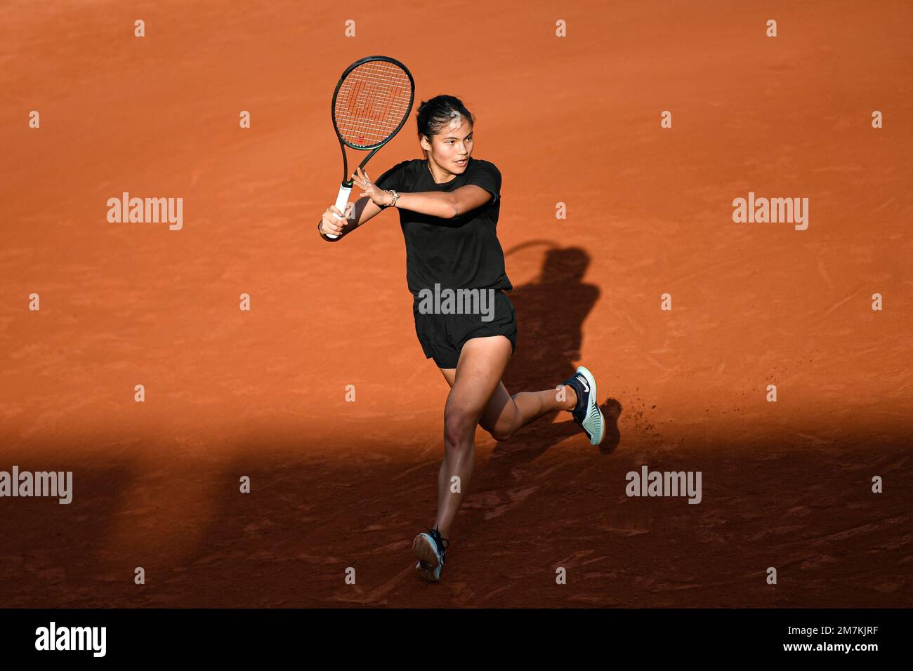 Emma Raducanu, joueur de tennis professionnel britannique, lors d'une session d'entraînement à l'occasion du tournoi de tennis Roland-Garros sur 19 mai 2022 Banque D'Images