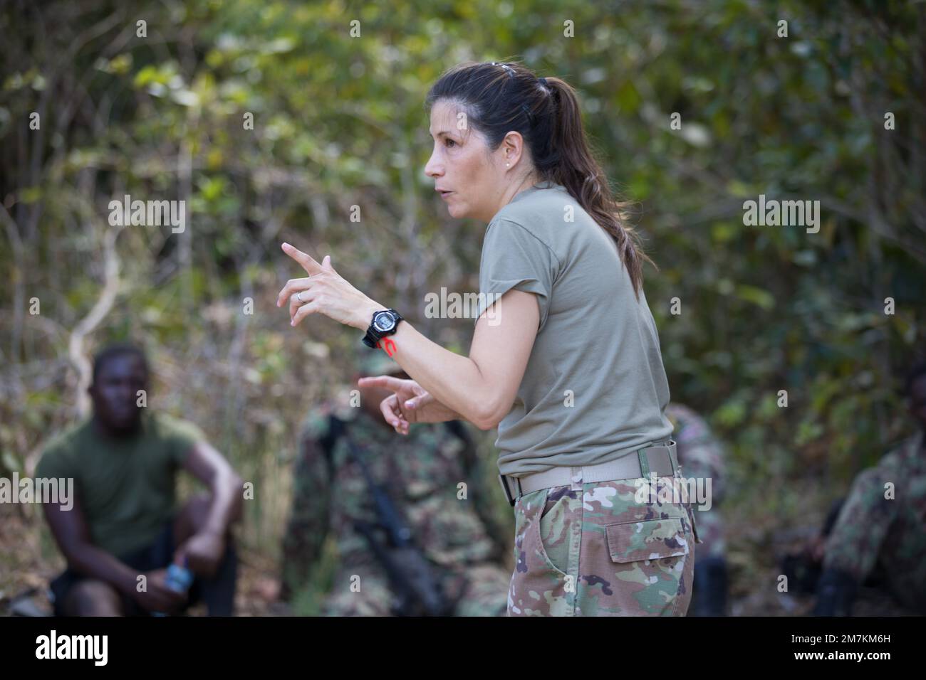 ÉTATS-UNIS Le lieutenant-colonel Duilia Turner de la Force aérienne, l'entraîneur principal pour les États-Unis L'équipe des femmes, de la paix, de la sécurité (SPSF) et des droits de l'homme du Commandement Sud parle de l'importance d'avoir une large perspective sexospécifique pendant la formation au site de formation de Manatee à Belize en TRADEWINDS22, 10 mai 2022. Le programme femmes, paix et sécurité (SPSF) de la SOUTHCOM reconnaît les divers rôles que jouent les femmes en tant qu'agents du changement dans la prévention et la résolution des conflits, la lutte contre le terrorisme et l'extrémisme violent, ainsi que l'édification de la paix et de la stabilité après les conflits dans notre hémisphère. Tradewinds 2022 est un exercice multinational Banque D'Images