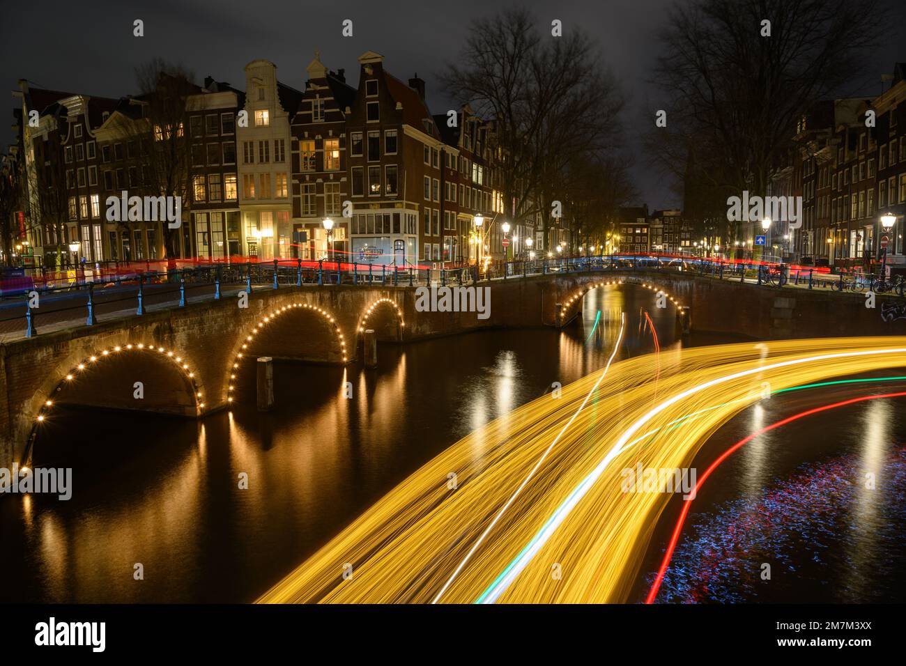 Canaux de la ville d'Amsterdam la nuit Banque D'Images