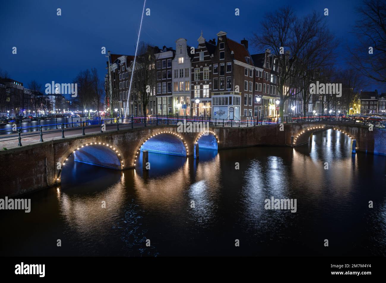 Canaux de la ville d'Amsterdam la nuit Banque D'Images