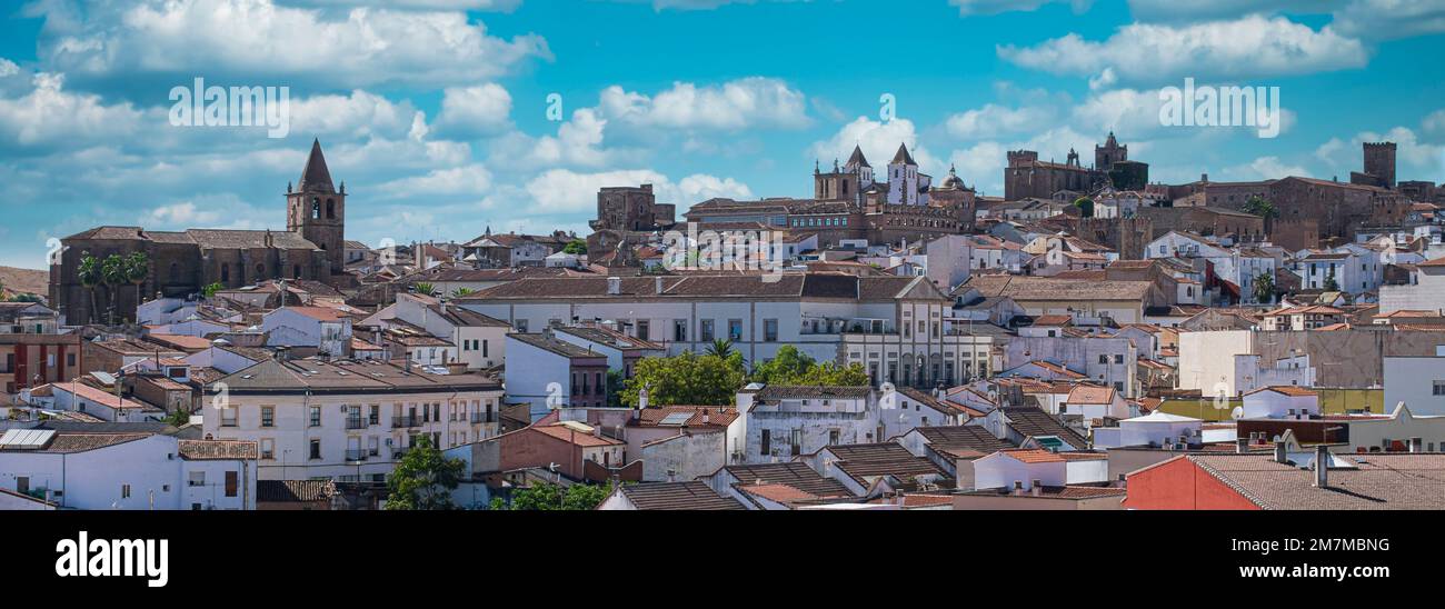 Vista panorámica desde el mirador Infanta Isabel de la Ciudad de Cáceres, Espagne Banque D'Images