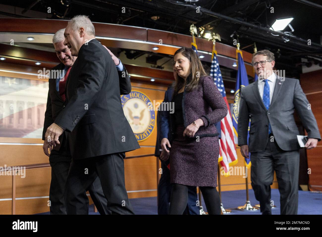 Washington, États-Unis. 10th janvier 2023. ÉTATS-UNIS Le whip de la House Minority Steve Scalise R-LA, marche en dehors de la scène avec les États-Unis M. Tom Emmer, R-MN, Président de la Conférence républicaine États-Unis Elise Stefanik R-NY, Représentante Adrian Smith R-ne, après une conférence de presse sur Capitol Hill à Washington, DC, mardi, 10 janvier 2023. Photo de Ken Cedeno/UPI crédit: UPI/Alay Live News Banque D'Images