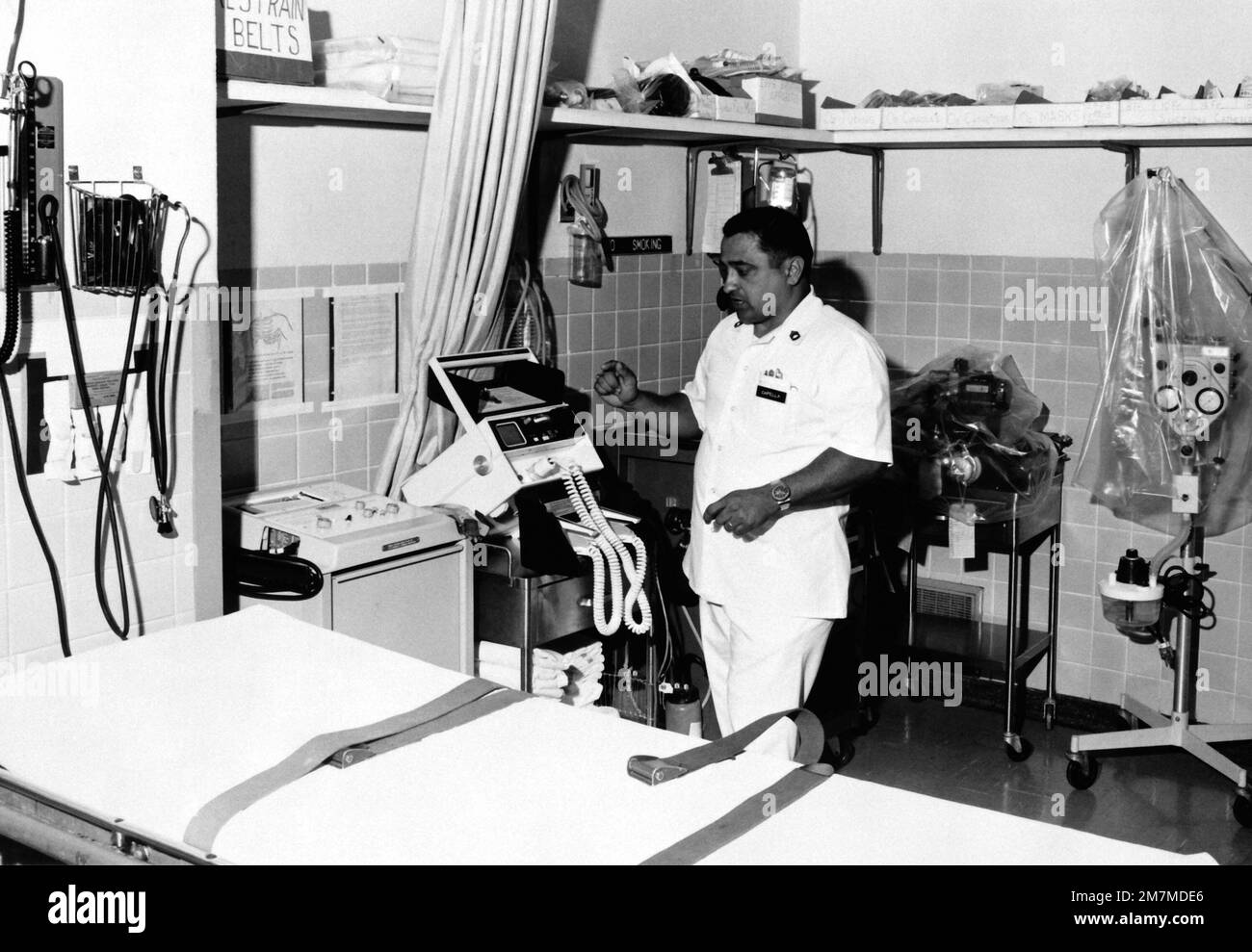 La salle d'arrêt cardiaque, où le Cardiac Arrest Life Pack II est utilisé pour surveiller les battements cardiaques aux États-Unis Hôpital militaire, Camp Koweie. État: Okinawa pays: Japon (JPN) Banque D'Images