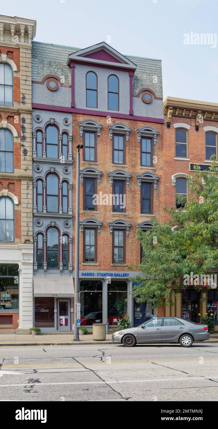 L'édifice HART (l) et le 1370, rue West 9th partagent une ligne de toit, mais sont deux bâtiments distincts. Le Hart, de 10 mètres de large, est le bâtiment le plus fin de Cleveland. Banque D'Images