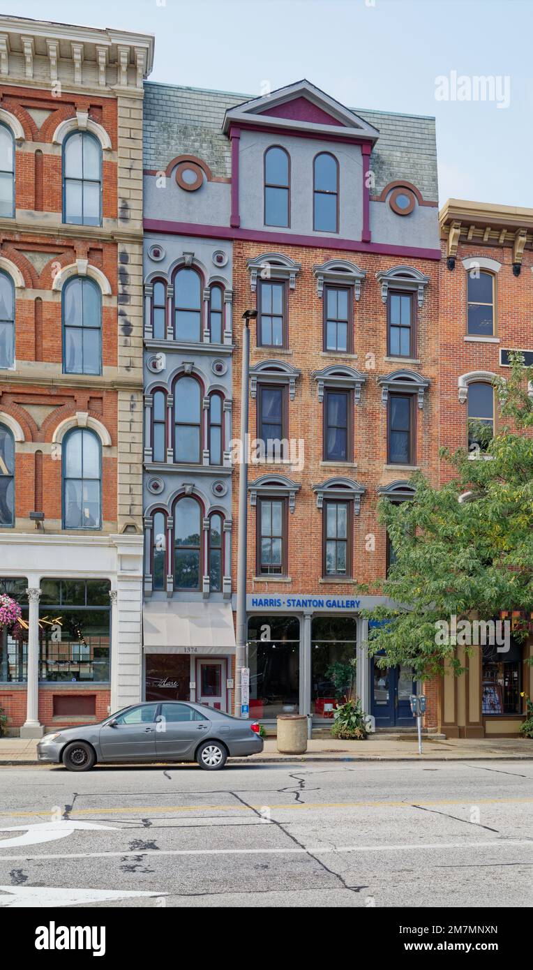 L'édifice HART (l) et le 1370, rue West 9th partagent une ligne de toit, mais sont deux bâtiments distincts. Le Hart, de 10 mètres de large, est le bâtiment le plus fin de Cleveland. Banque D'Images