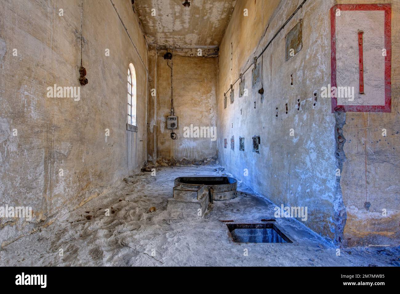 Italie, Vénétie, ancien entrepôt abandonné, bâtiment industriel en décomposition, décomposition industrielle Banque D'Images