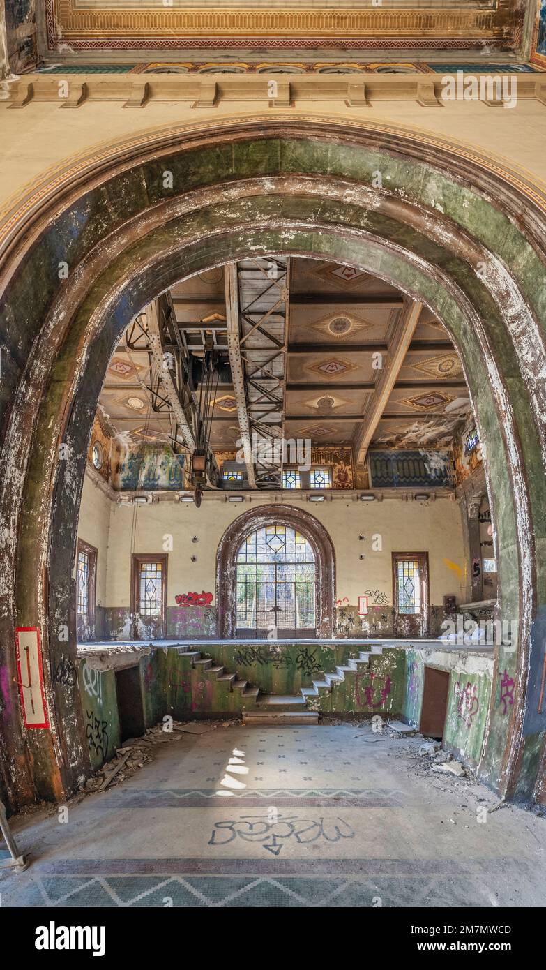 Italie, Vénétie, ancien entrepôt abandonné, bâtiment industriel en décomposition, décomposition industrielle Banque D'Images